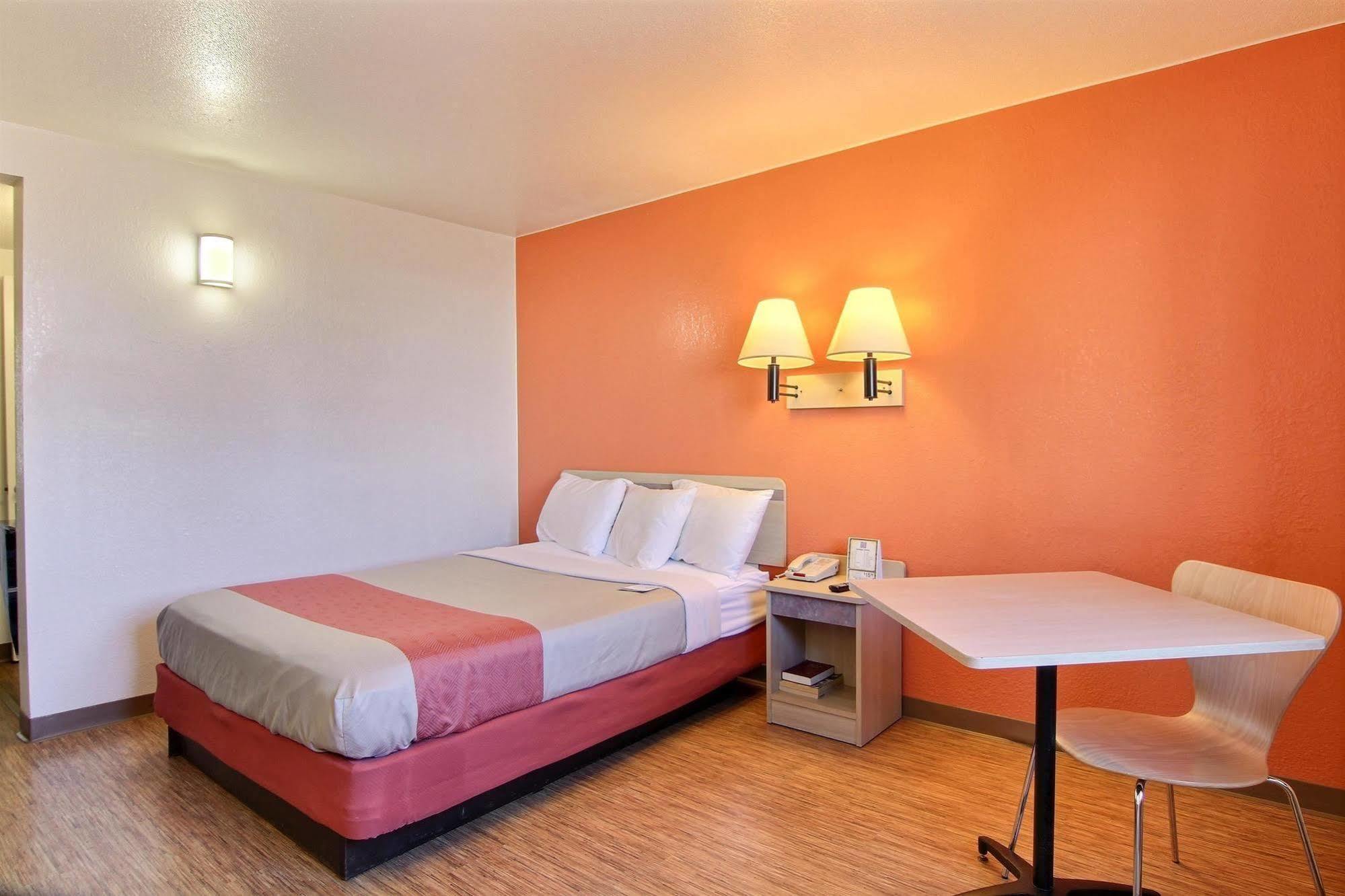 6-fargo, Nd - West Acres - North Hotel Fargo