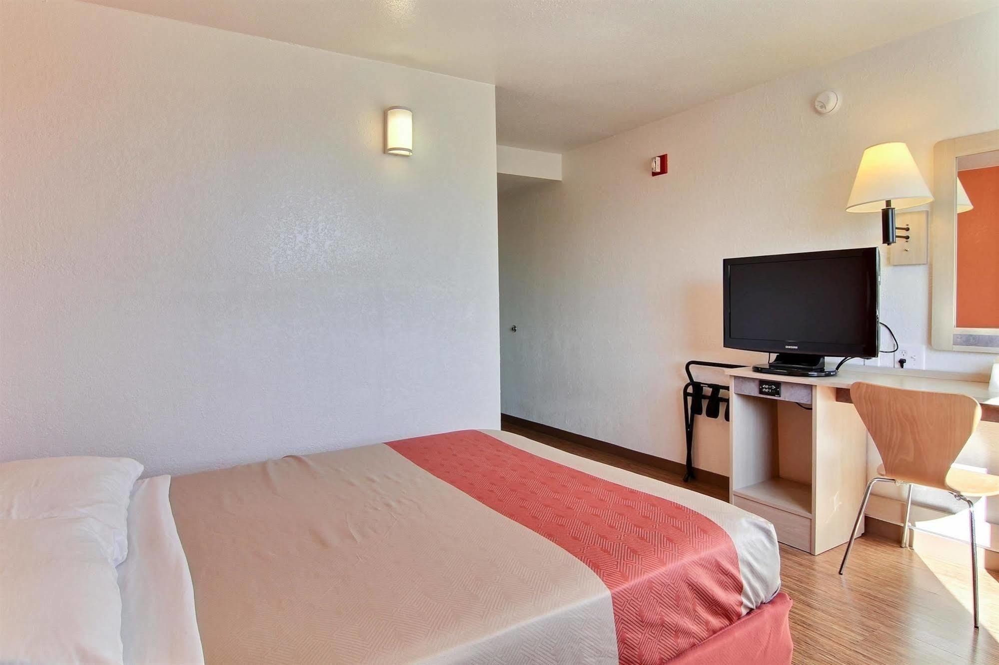 6-fargo, Nd - West Acres - North Hotel Fargo