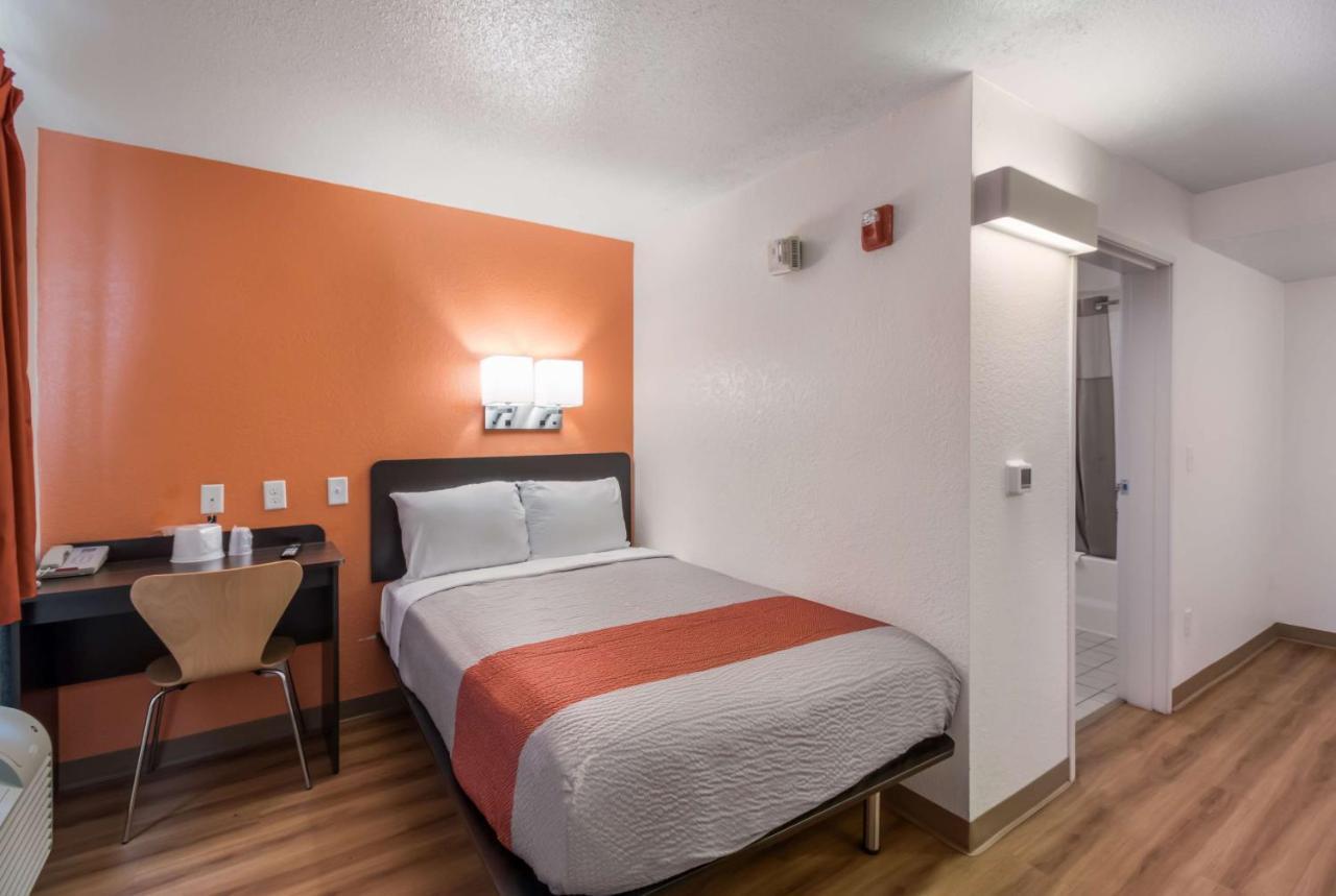 6-fargo, Nd - West Acres - North 2* Fargo