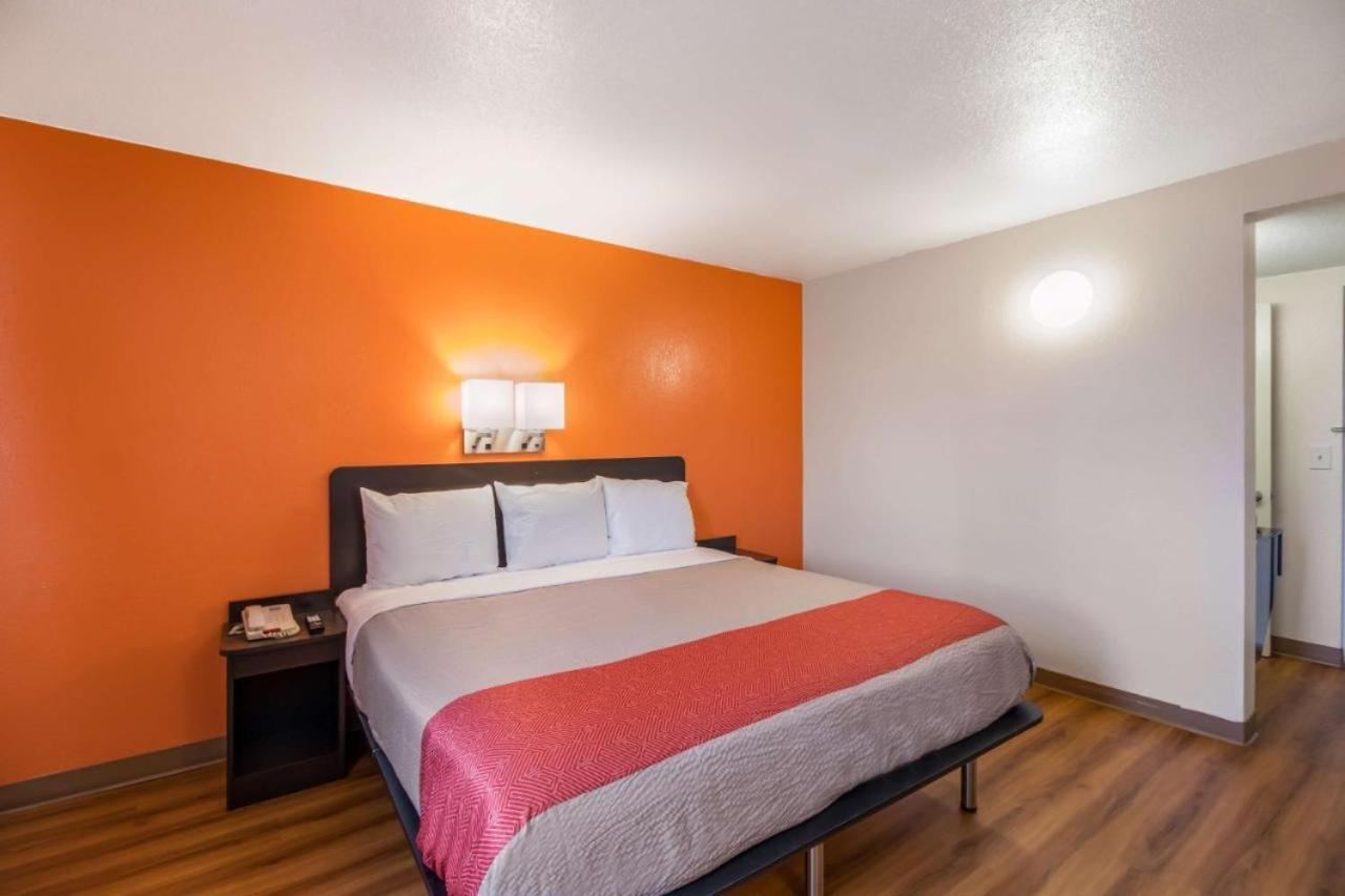 Hotel 6-fargo, Nd - West Acres - North 2*