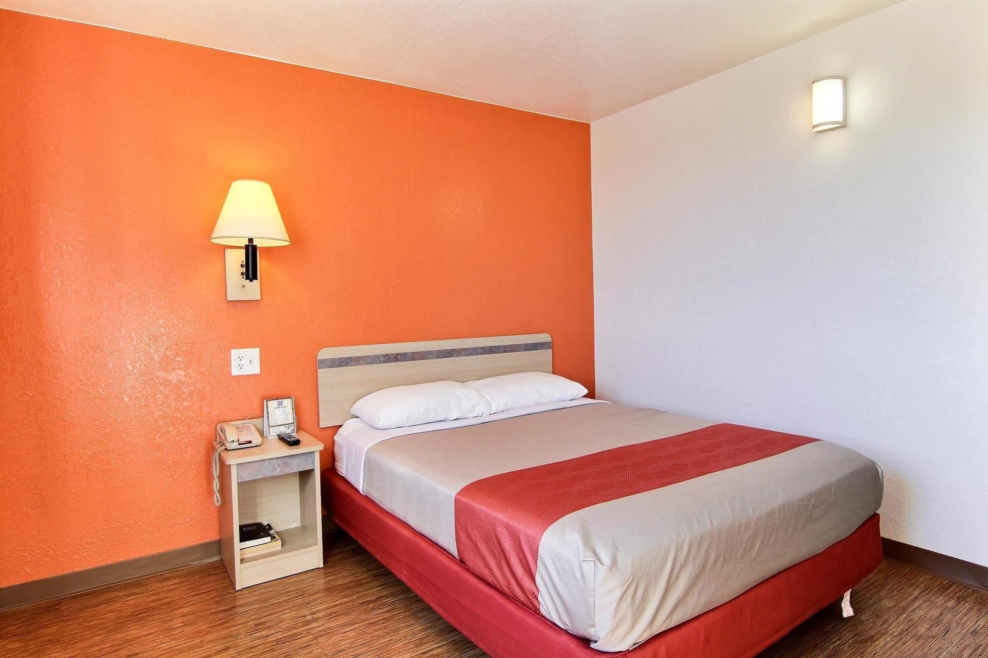 6-fargo, Nd - West Acres - North Hotel 2*