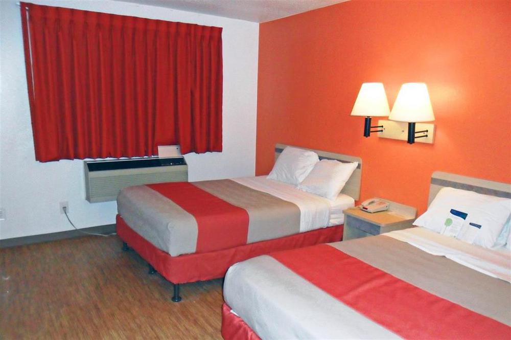 Hotel 6-fargo, Nd - West Acres - North