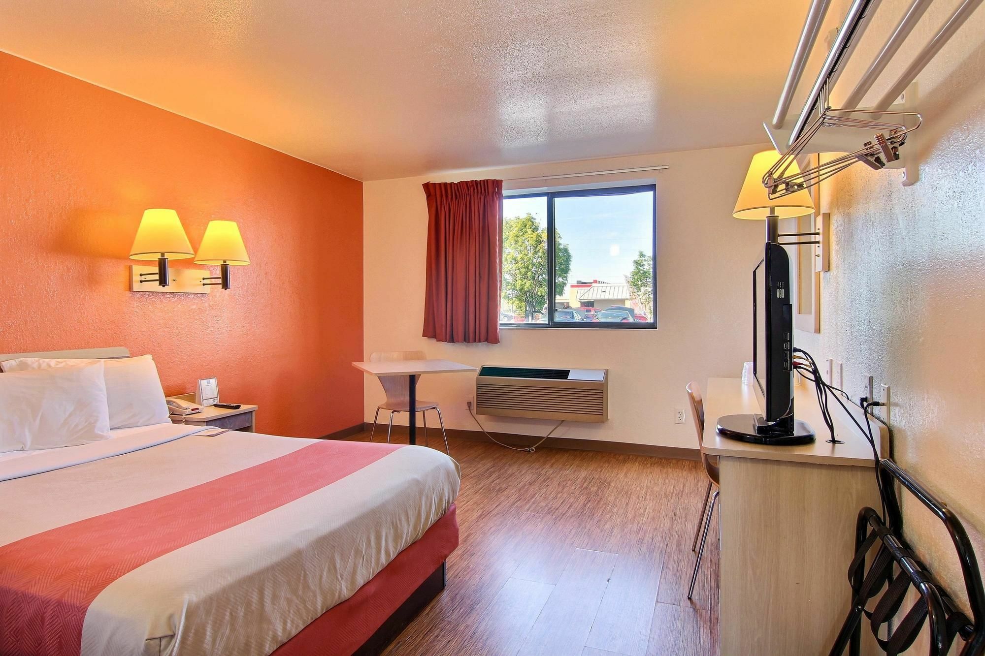 Hotel 6-fargo, Nd - West Acres - North