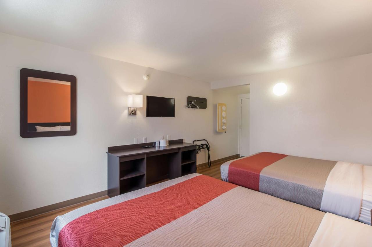 6-fargo, Nd - West Acres - North 2* Fargo
